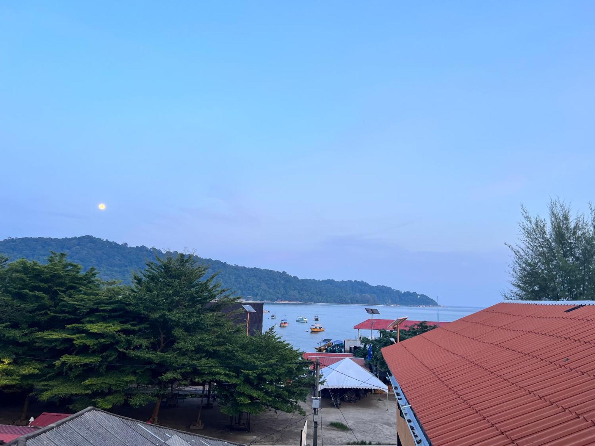 Hotel Perhentian Suria Kampong Pasir Petani Esterno foto